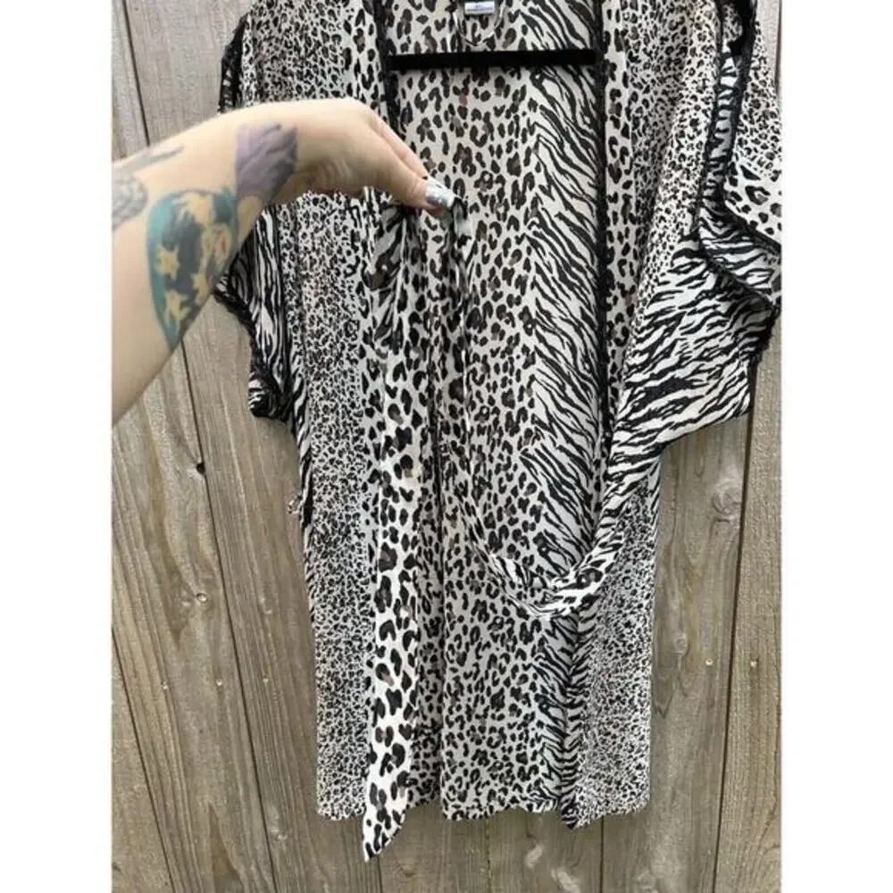 SEDUCTIVE WEAR by Cenima etoile Animal Print Robe Size Small Sheer‎ Sexy Lace